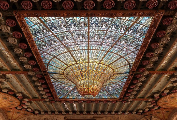 Inside the Palau de la Música Catalana, one of the halls that programmes concerts for visitors